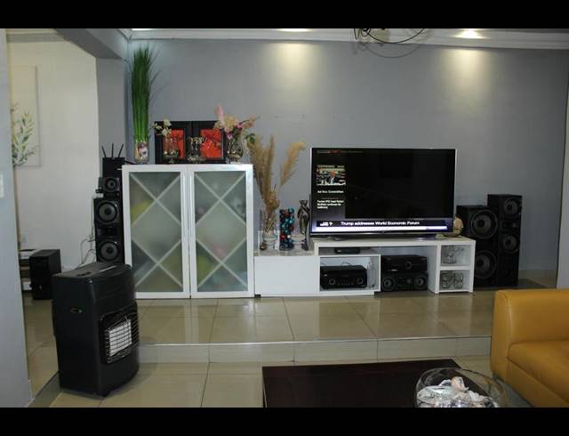 2 BEDROOM HOUSE FOR SALE IN PAROW CENTRAL